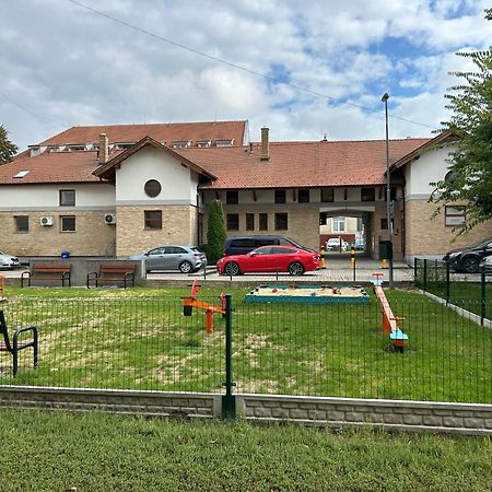 Konde Apartments B Dunajská Streda Exterior foto